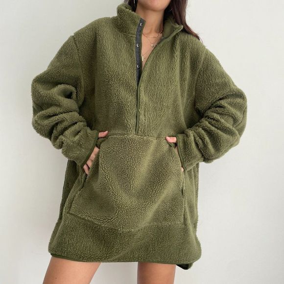 Nike Sweaters - NWT Nike Yoga sherpa fleece pullover sweater in green